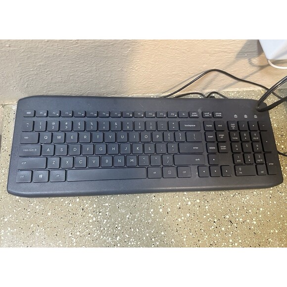 Surf Onn USB Wired Full-size Computer Keyboard, 104-Keys, 5 ft cord - Picture 2 of 4